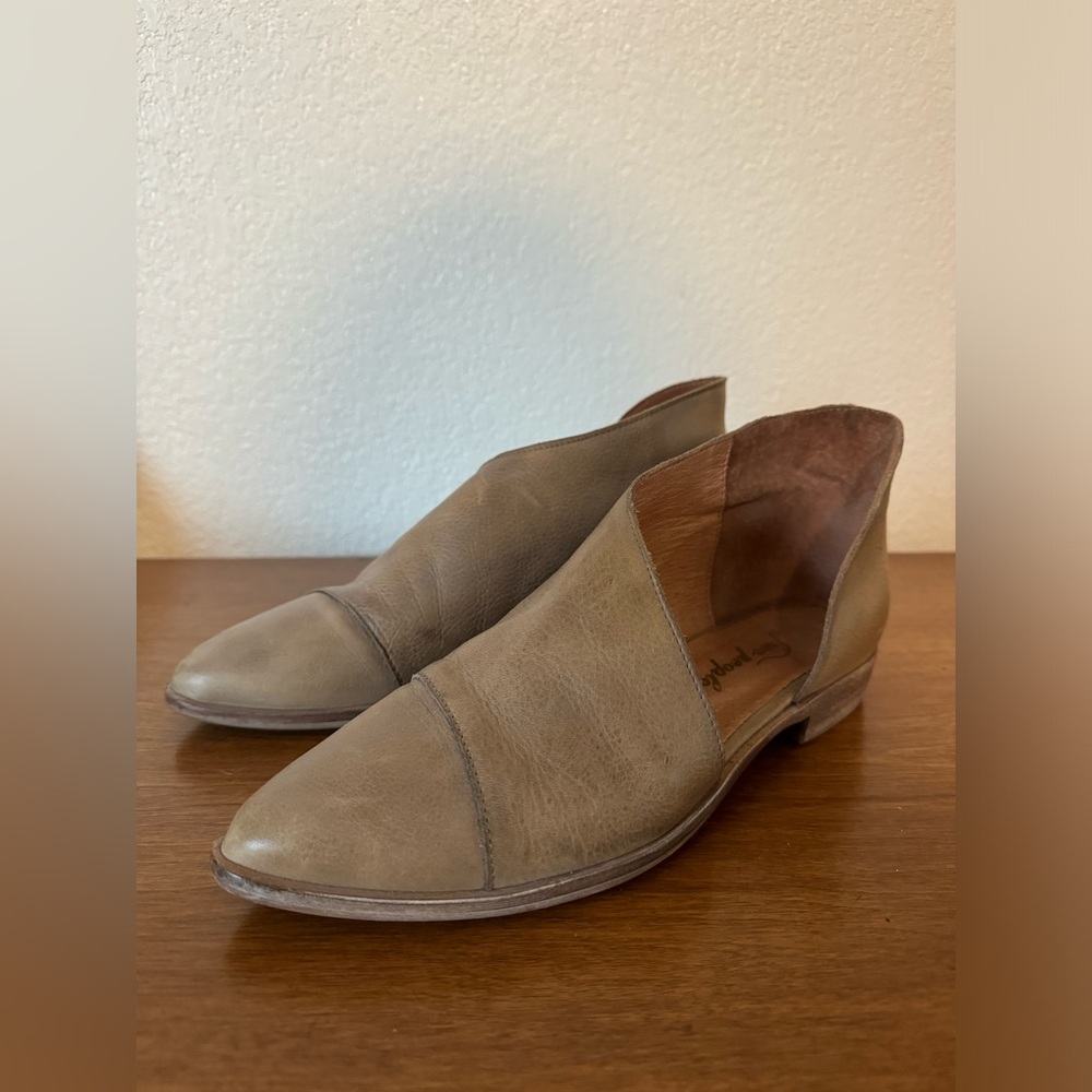 FREE PEOPLE Royale Flats Side Cutout Leather Pointed Toe 39.5 (US 9.5)